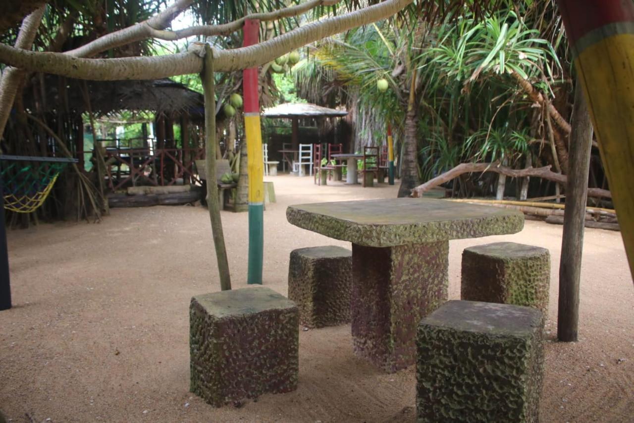 Happy Cocos Beach House Waskaduwa Extérieur photo