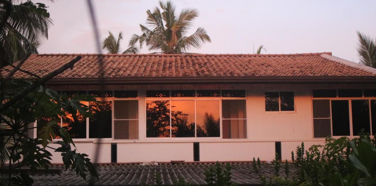 Happy Cocos Beach House Waskaduwa Extérieur photo